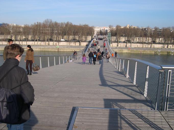 Passelle Piétonnière, reliant le parc de Bercy et la BNF